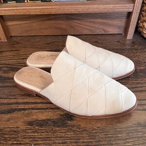 Seychelles Cream Quilted Mules for Casual Comfort